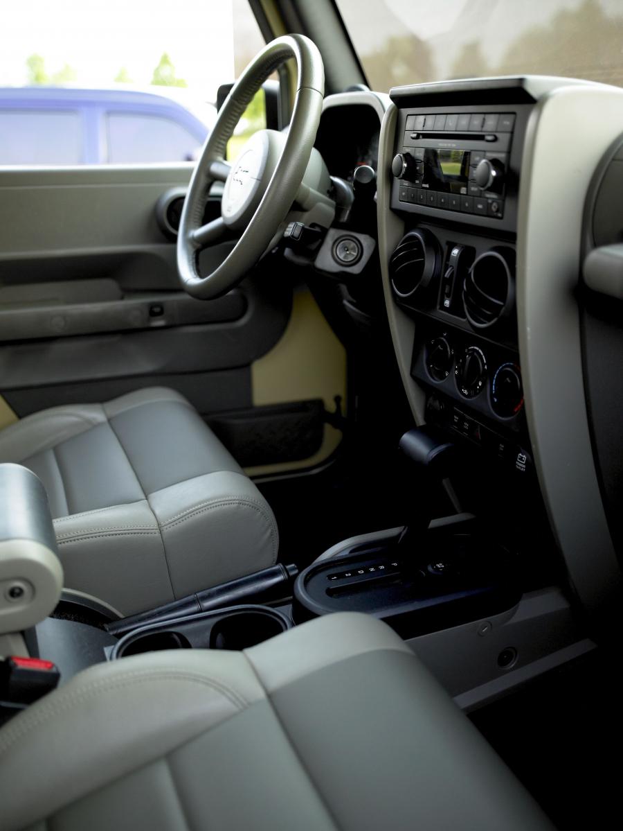  Jeep Wrangler JT Concept 2007 года  (фото 20 из 54)